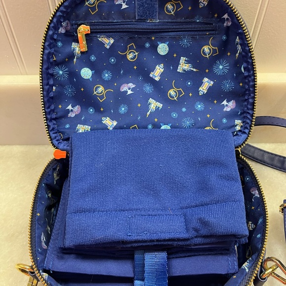 Lounge Disney 50th Anniversary Crossbody Pin Bag - Picture 7 of 7